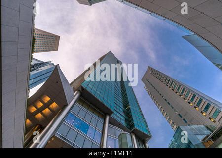 Tokio - November 17, 2017: Hochhaus Gebäude in Tokio in der Nähe von Higashi-Shimbashi Bereich. Panasonic Shiodome Gebäude und Shiodome City Center, Minato Krieg Stockfoto