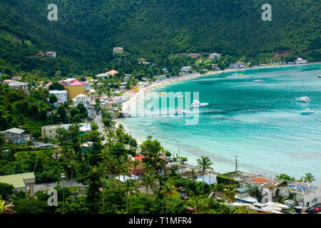 Strand Auf Tortola Ist Die Grosste Der Britischen Jungferninseln In Der Karibik Es Verfugt Uber Mehrere Weisse Sandstrande Einschliesslich Cane Garden Bay Und Stockfotografie Alamy