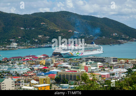 Tortola ist die größte der Britischen Jungferninseln in der Karibik. Es verfügt über mehrere weiße Sandstrände, einschließlich Cane Garden Bay und Schmuggler' Stockfoto