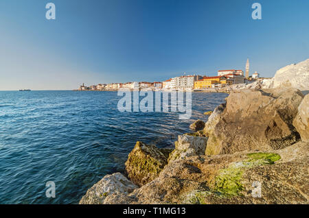 Blick auf die alte Hafenstadt Piran und Adria, Slowenien Stockfoto