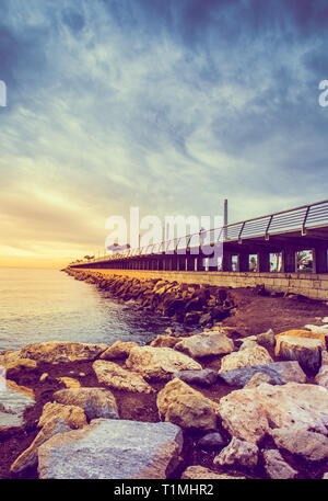Alicante oder Barcelona ist berühmt spanischen und valencianischen Stadt und Hafen in Spanien. Dies ist Costa Blanca - die Küste des Mittelmeers Stockfoto