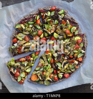 Auf pflanzlicher Basis pizza Stockfoto