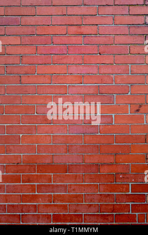 Closeup Abschnitt der ebene Wand 50er Red brick wall in Kursen von Ziegeln festgelegt Stockfoto