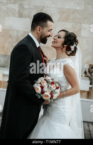 Wunderschöne Hochzeit paar. Hübsche Braut und stilvolle Bräutigam. Stockfoto