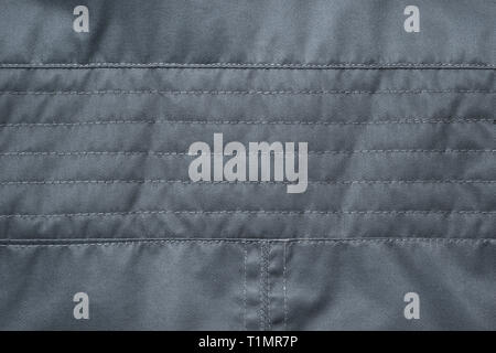 Textur aus schwarzem Stoff mit Fäden genäht. Jacke detail. Stockfoto