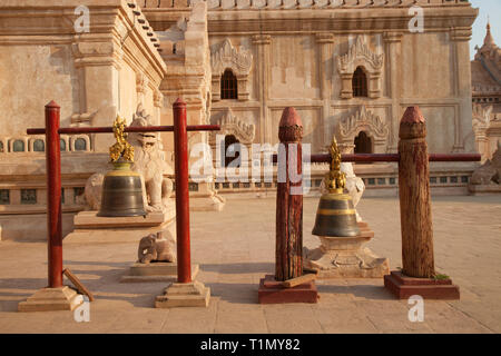 Glocken, Ananda Tempel, Alt Bagan Bereich Village, Mandalay, Myanmar, Asien Stockfoto