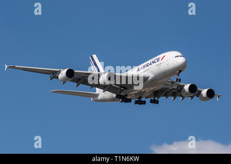 F-HPJE, Airbus A 380-861-052, 26. März 2019 die Landung auf der Start- und Landebahnen von Paris Roissy Charles de Gaulle Airport am Ende von Flug Air France AF 179 Kom Stockfoto