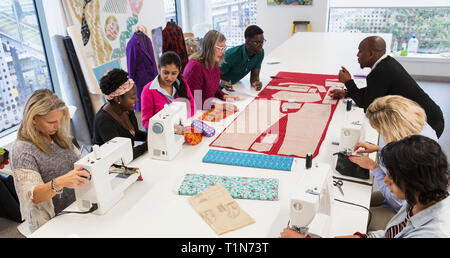 Mode-Designer arbeiten im studio Stockfoto