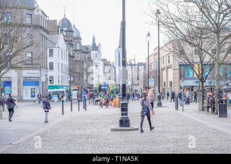 Dundee, Schottland, Großbritannien, 23. März 2019: die Leute viel Shopping in der Innenstadt von Dundee in Schottland. Stockfoto