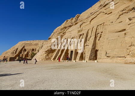 Die großen und kleinen Abu Simbel Tempel von Abu Simbel, einem Dorf in Nubien, im südlichen Ägypten, Nordafrika Stockfoto