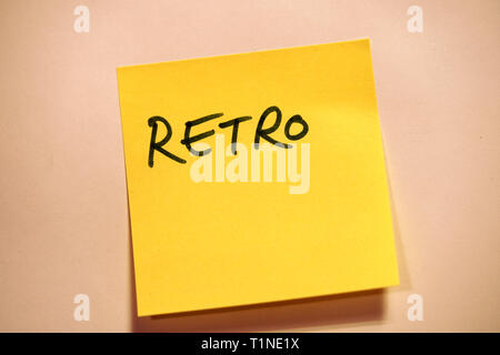 Gelbe Haftnotiz Scrum Agile Retro Stockfoto