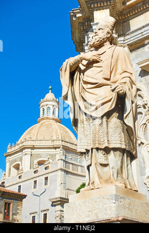 Saint James Statue in der Kathedrale der Hl. Agatha von Catania, Sizilien, Italien Stockfoto