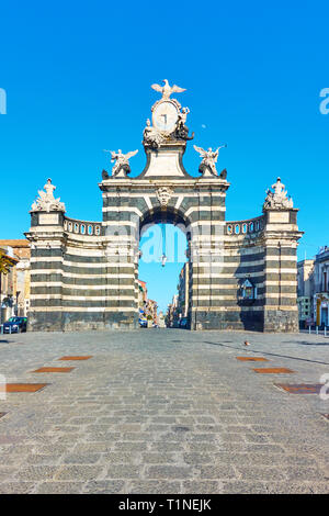 Porta Garibaldi Gate (1768) in Catania, Sizilien, Italien Stockfoto