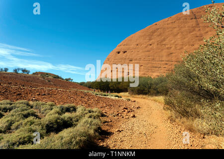 Blick auf einen Abschnitt aus dem Tal der Winde im Kata Tjuṯa, im Uluru-Kata Tjuṯa National Park, Northern Territory, Australien Stockfoto