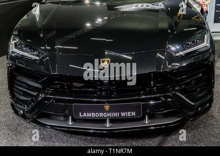 Salzburg, Österreich - 23. März 2019: Schwarzer Lamborghini Urus auf der Auto Show o Stockfoto