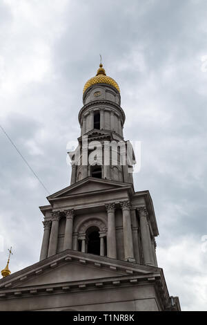 Charkow, Ukraine: Die Annahme, oder 1352 Kathedrale, mit einer 90 m Bell Tower ist das höchste Gebäude in Charkow. Es war die Hauptkirche von Charkow Stockfoto