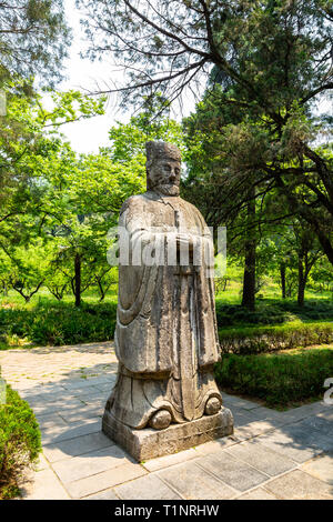 Statue eines Priesters in der heilige Weg in Ming Xiaoling Mausoleum, auf Zijin, Nanjing, Provinz Jiangsu, China. Ming Xiaoling Mausoleum ist Stockfoto