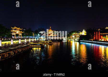 Nanjing, Jiangsu, China: Qin Huai Fluss in der Region rund um Konfuzius tempel Scenic Area ist einer der wichtigsten touristischen Orte in Nanjing und ist wunderschön Stockfoto