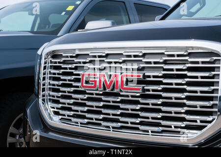 STILLWATER, MN/USA, 24. MÄRZ 2019: GMC Automobil Lkw Kühlergrill und Logo. Stockfoto