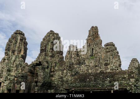 Die Türme des Bayon Tempel im Morgenlicht Stockfoto