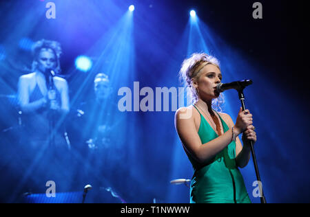 Rose Gray während der Teenage Cancer Trust Konzert, Royal Albert Hall, London. PRESS ASSOCIATION. Bild Datum: Mittwoch, 27. März 2019. Siehe PA Geschichte SHOWBIZ TCT. Photo Credit: Isabel Infantes/PA-Kabel Stockfoto