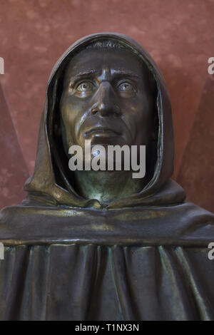 Bronzebüste von Girolamo Savonarola von italienischen Bildhauers Giovanni Duprè (1873) auf der Anzeige in der savonarola Zelle im San Marco Kloster (Convento di San Marco), nun das San Marco Museum (Museo Nazionale di San Marco) in Florenz, Toskana, Italien. Stockfoto