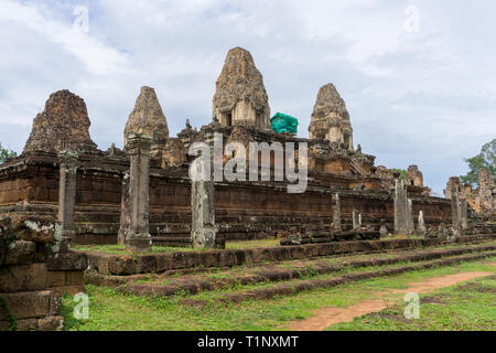 Die Pre Rup Tempel in Kambodscha mit Wiederaufbau. Stockfoto