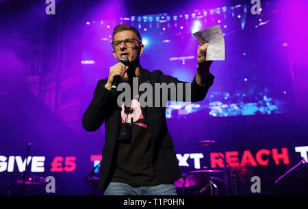 Moderator Andy Bush während der Teenage Cancer Trust Konzert, Royal Albert Hall, London. PRESS ASSOCIATION. Bild Datum: Mittwoch, 27. März 2019. Siehe PA Geschichte SHOWBIZ TCT. Photo Credit: Isabel Infantes/PA-Kabel Stockfoto