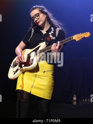 Zuzu während der Teenage Cancer Trust Konzert, Royal Albert Hall, London. PRESS ASSOCIATION. Bild Datum: Mittwoch, 27. März 2019. Siehe PA Geschichte SHOWBIZ TCT. Photo Credit: Isabel Infantes/PA-Kabel Stockfoto