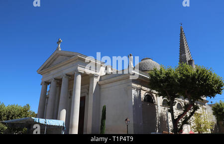 Die katholische Stiftskirche Saint-Martin in Saint-Remy-de-Provence, Frankreich Stockfoto