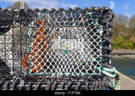 Nahaufnahme eines Lobster Pot mit einem Fenster in der Mitte. Stockfoto