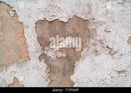 Gebrochene bemalte Rendering, Beton oder Zement Struktur unter. Bessere Tage Metapher gesehen. Alte Farbe Textur, Farbe Rissbildung. Stockfoto