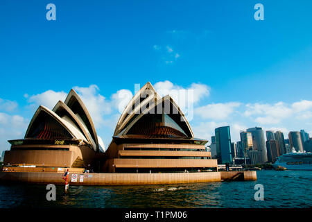 SYDNEY, AUSTRALIEN - 6. April 2018: Iconic Opernhaus am Circular Quay Stockfoto