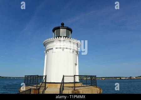 Portland Breakwater Leuchtturm (Fehler) Licht ist ein kleiner Leuchtturm an der South Portland Bay, Portland, Maine, USA. Stockfoto