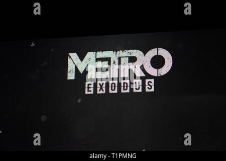 Krasnodar, Russland - März 13, 2019: ein Foto von dem Monitor beim Spielen Metro - Exodus, Logo der Name des Spiels. Stockfoto