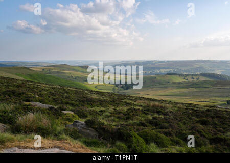 Scenic Peak District Moorland, Stanage Edge Derbyshire England Großbritannien, Nationalpark Britische Landschaft Stockfoto