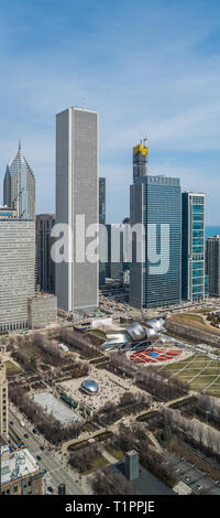 Luftbild des Millennium Park, Cloud Gate, Aon Center, und Blue Cross Blue Shield Stockfoto