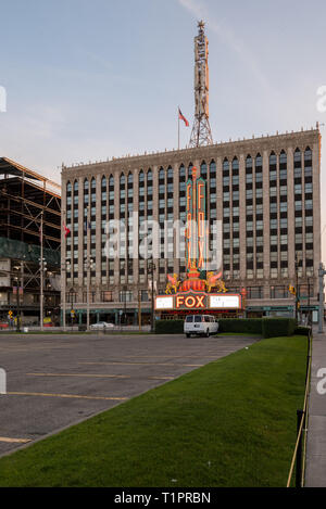 Detroit, Michigan, USA - Juli 05, 2017 : Äußeres der historischen Fox Theater in der Innenstadt von Detroit. Der Fuchs eröffnete im Jahre 1928 und setzt die Toda zu bedienen Stockfoto