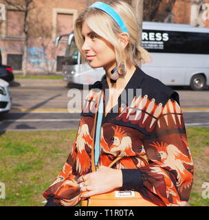 Mailand, Italien: 21. Februar 2019: Fashion Blogger street style Outfit vor Fendi fashion show während der Mailand Fashion Week Herbst/Winter 2019/2020 Milano Stockfoto