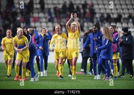 Paris, Frankreich. 27 Mär, 2019. Chelseas Spieler feiern nach dem zweiten Bein Match der UEFA-Champions League Viertelfinale zwischen Paris Saint-Germain und Chelsea bei Jean Bouin Stadion in Paris, Frankreich, am 27. März 2019. Chelsea verloren das Spiel 1-2, aber immer noch erweitert, um die Halbfinale mit einem Gesamtscore von 3-2. Credit: Jack Chan/Xinhua/Alamy leben Nachrichten Stockfoto