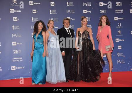 Rom, Italien. 27 Mär, 2019. Rom, Sudios Tiburtina Gala" Preise David di Donatello 2019', Im Bild: Flavio Insinna mit der erbinnen Credit: Unabhängige Fotoagentur Srl/Alamy leben Nachrichten Stockfoto