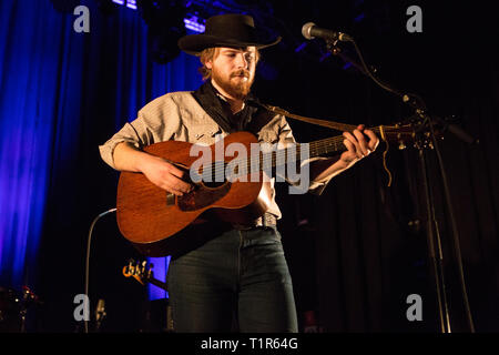 Oslo, Norwegen. 27 Mär, 2019. Norwegen, Oslo - März 27., 2018. Der kanadische Sänger, Songwriter und Musiker Coulter Wand führt ein Live Konzert in Sentrum Scene in Oslo. (Foto: Gonzales Foto/Alamy leben Nachrichten Stockfoto