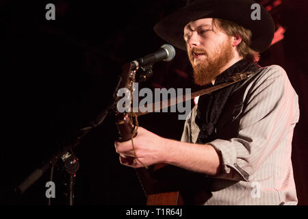 Oslo, Norwegen. 27 Mär, 2019. Norwegen, Oslo - März 27., 2018. Der kanadische Sänger, Songwriter und Musiker Coulter Wand führt ein Live Konzert in Sentrum Scene in Oslo. (Foto: Gonzales Foto/Alamy leben Nachrichten Stockfoto