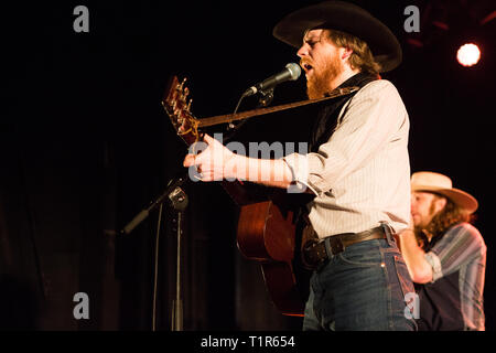 Oslo, Norwegen. 27 Mär, 2019. Norwegen, Oslo - März 27., 2018. Der kanadische Sänger, Songwriter und Musiker Coulter Wand führt ein Live Konzert in Sentrum Scene in Oslo. (Foto: Gonzales Foto/Alamy leben Nachrichten Stockfoto