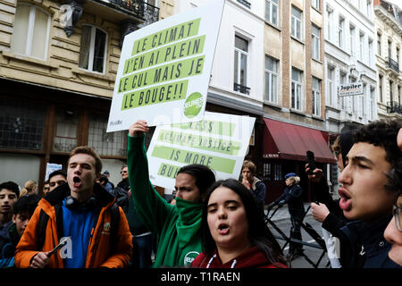 Brüssel, Belgien. Am 28. März 2019. Klima Aktivisten versammeln sich vor dem belgischen Parlament für Klimagerechtigkeit zu behaupten. Später am Tag, dem belgischen Parlament wird über das Klima diskutiert. Alexandros Michailidis/Alamy leben Nachrichten Stockfoto