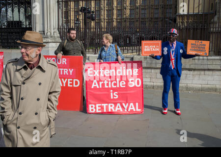London, Großbritannien. 28. März, 2019. Pro-Brexit Mitkämpfer aus Seite die Häuser des Parlaments als Brexit Patt vertieft. Credit: Thabo Jaiyesimi/Alamy leben Nachrichten Stockfoto