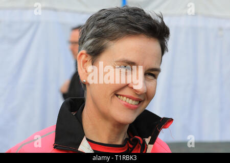 Westminster, London, Großbritannien. 28. März, 2018. Maria Creagh, MP, Arbeit, auf College Green, Westminster. Credit: Imageplotter/Alamy leben Nachrichten Stockfoto