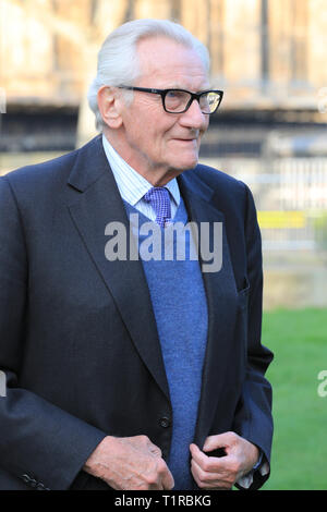 Westminster, London, Großbritannien. 28. März, 2018. Lord Heseltine, Michael Heseltine, Konservativ, auf College Green, Westminster. Credit: Imageplotter/Alamy leben Nachrichten Stockfoto