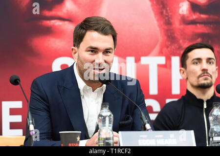 Liverpool, Großbritannien. 28. März, 2019. Eddie Hearn während Pre-match abschließende Pressekonferenz auf der Cunard Building am Donnerstag, den 28. März 2019. LIVERPOOL, ENGLAND. (Nur redaktionelle Nutzung, eine Lizenz für die gewerbliche Nutzung erforderlich. Keine Verwendung in Wetten, Spiele oder einer einzelnen Verein/Liga/player Publikationen.) Credit: Taka G Wu/Alamy Nachrichten Stockfoto