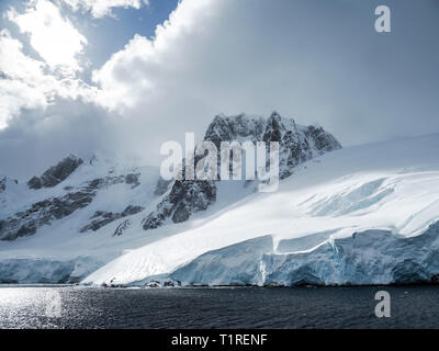 Dramatischer Landschaft, Lemaire Kanal, Antarktis. Stockfoto